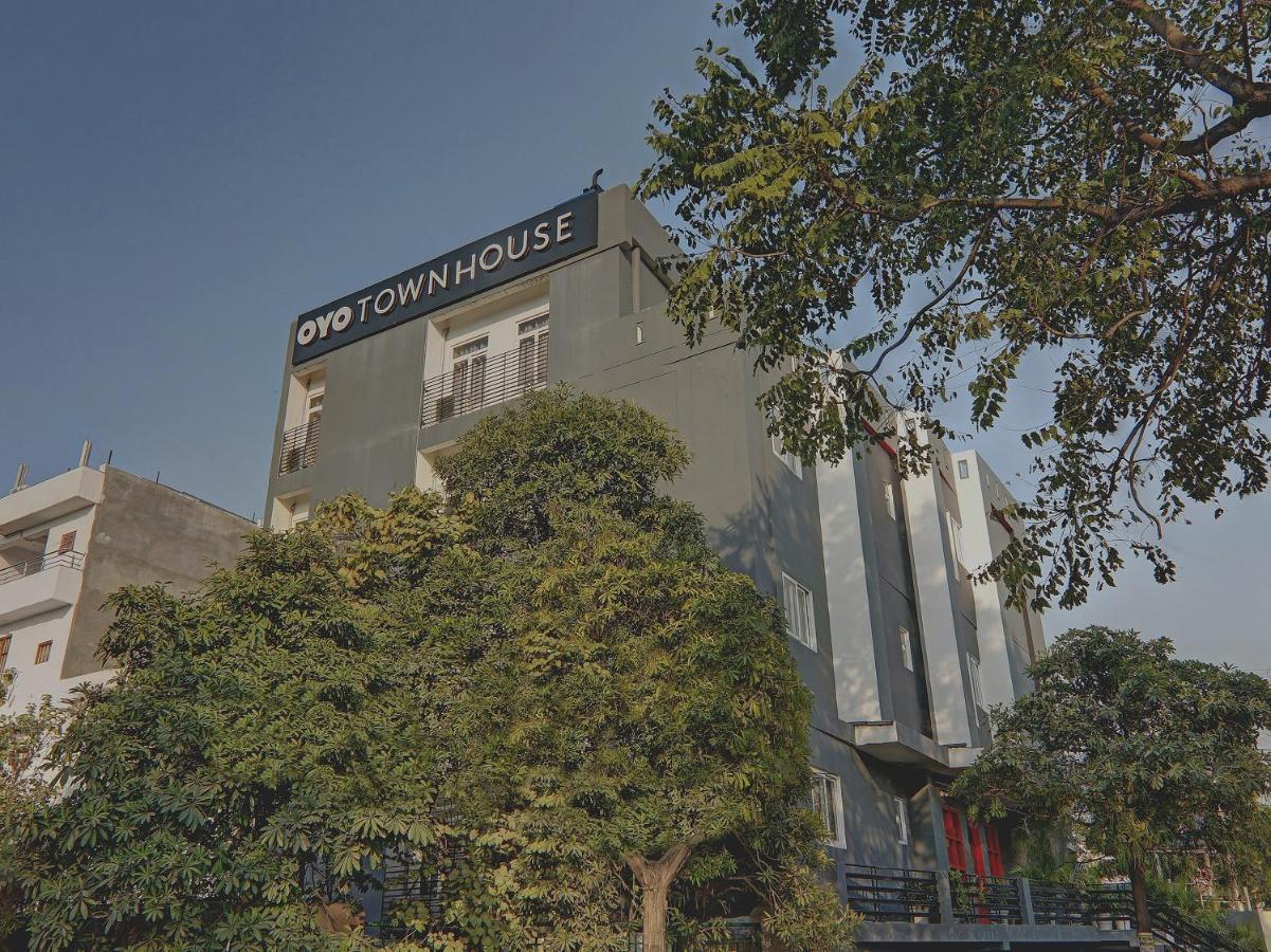 Super Townhouse 139 Ashiyana Smriti Upvan Near Emerald Mall Lucknow Bijnaur Bagian luar foto